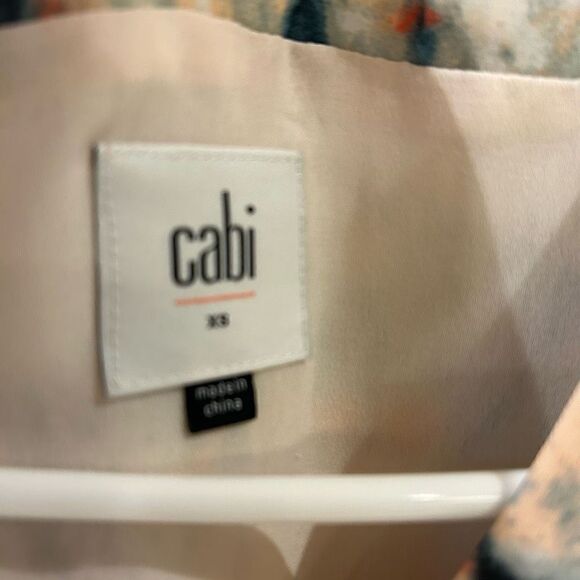 Cabi XS Gelato V-neck printed top - Picture 3 of 7